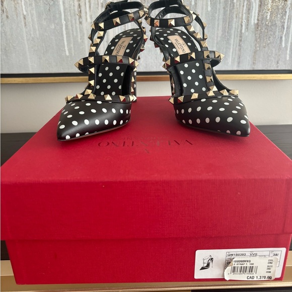 Very Elegant Valentino Garavani Classic Rockstud pumps! Brand new in box! 38.5 - Picture 2 of 16
